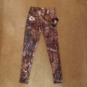 Women’s Kansas City Chiefs leggings Small camouflage pattern NWOT Zubaz